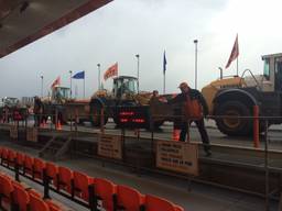 De ' catcher'  vangt de biedingen vanuit de zaal (archief Omroep Brabant)