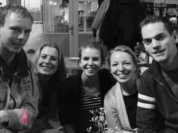 Fer (l) en Arjan na de obade met het publiek (Beeld: YouTube/Summa College)