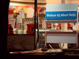 Een ramkraak vannacht bij de Albert Heijn aan de Orionstraat in Eindhoven. 