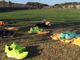 Sportschoenen spelers NAC in de Spaanse zon (bron: @NACnl / Twitter)