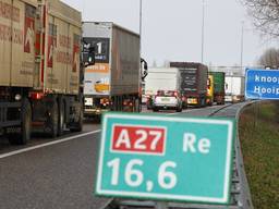 File op de A27. (Foto: Marcel van Dorst/SQ Vision)