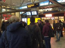 ProRail en treinreizigers over de problemen op het spoor bij Den Bosch
