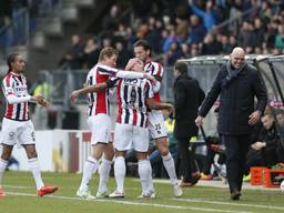 De fans van Willem II worden bedankt door de technische staf