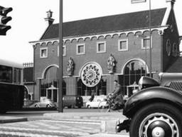 Het oude station van Den Bosch met klok