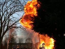 Gasfles in camper explodeert. (foto FPMB Erik Haverhals)