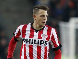 Santiago Arias krijgt rekening van glaszetter gepresenteerd (foto: VI Images)