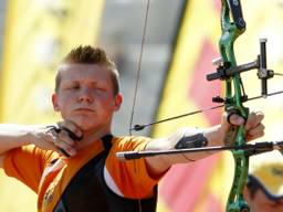 Sjef van den Berg is een van de drie gouden handboogschutters (Foto: ANP)