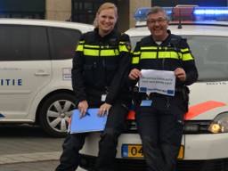 Onder meer bij het politiebureau Chasséveld in Breda stonden de sirenes en lichten aan. (Foto: Perry Roovers/SQ Vision).