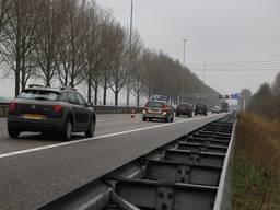 Rijstrook afgesloten na ongeval op A27. (foto: Marcel van Dorst:SQ Vision)