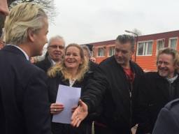 Geert Wilders praat met Eindhovense omwonenden azc: 'Veel oprechte zorgen'