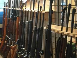 Nederlandse Vereniging Wapenhandelaren geschrokken van ramkraak op wapenhandel The Gearshed in Kaatsheuvel