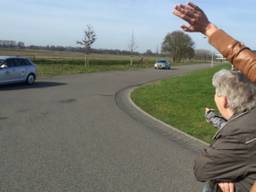 Deelnemers en publiek genoten van het autorijden. (Foto: Femke de Jong).