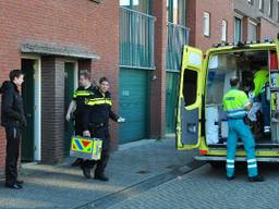 De verdachte is met een ambulance naar een ziekenhuis gebracht. (Foto: Marvin Doreleijers/FPMB).
