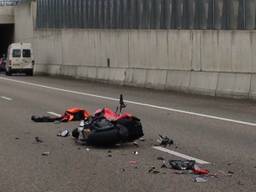 Motorrijder zwaargewond op A59 (foto: Bart Meesters/Meesters Multimedia)