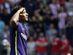 Memphis Depay groet fans na treffer (foto: VI Images)