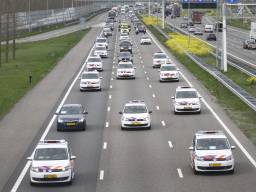 Actievoerende politie bij Zevenbergschen Hoek (Foto Alexander Vingerhoeds)