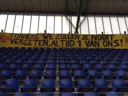 Spandoek voor een van de ernstig zieke supporters van NAC