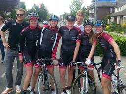 Ashlynn van Baarle (midden) won de Omloop der Kempen bij de vrouwen. (Foto: Florian van Velthoven).
