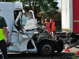 De bestuurder van de bus raakte zwaargewond (Marvin Doreleijers, FPMB) 