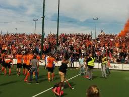 Oranje Zwart wint van Kampong en is op weg naar het landskampioenschap