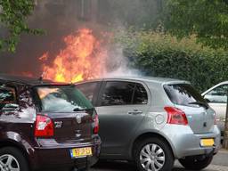 Een van de autobranden in Boxtel (foto: Mark van der Pol/SQvision)