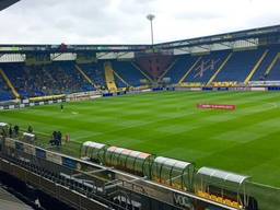 De eerste fans druppelen het stadion in (foto: Twan Spierts)