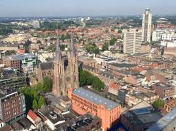 Spektakel in Eindhoven: op 106 meter hoog ramen vervangen van Vestedatoren 