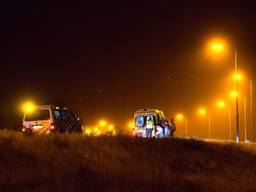 De bestuurder werd met een ambulance naar een ziekenhuis gebracht. (Foto: Luuk Koenen/SQ Vision)