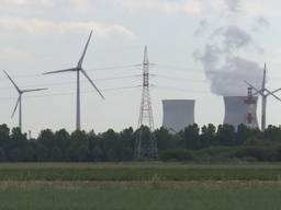 Kerncentrale Doel ligt vlak aan de grens bij Ossendrecht (Foto; Erik Peeters)