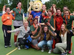 Vreugde bij Were Di na het winnen van het landelijke toernooi