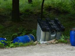 Drugsafval gedumpt in Hilvarenbeek. (foto: Jules Vorselaars/JV Media)