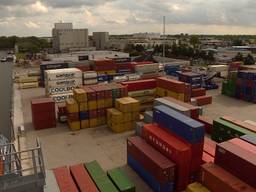 In de Veghelse haven is een nieuwe containerterminal geopend