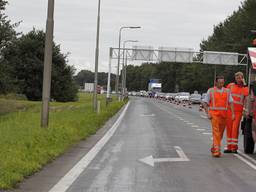 De verbindingsweg is afgesloten. (foto: Marcel van Dorst/SQ Vision).