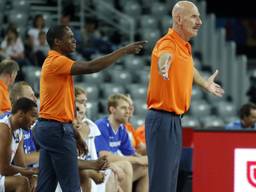 Assistent-bondscoach Sam Jones en bondscoach Toon van Helfteren. (foto: VI Images)