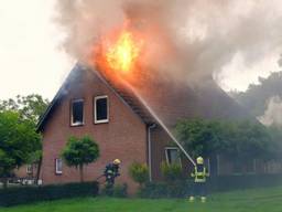 Bewoner raakt zwaargewond bij brand die hij waarschijnlijk zelf heeft aangestoken