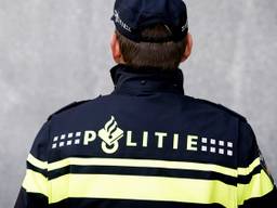 De politie pakt vijf mannen op