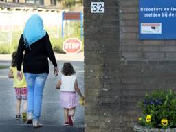 Eerste vluchtelingen komen aan in aanmeldcentrum Budel: hoe werkt de identificatie?