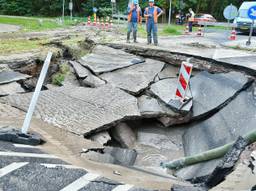 Sinkhole in Gilzerbaan (foto: Toby de Kort / De Kort Media)