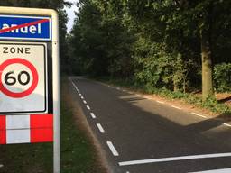 Extra strepen op de Pelgrimsweg in Handel moet verkeerssituatie veiliger maken