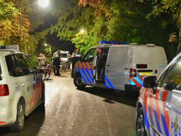 Politie massaal ter plekke in Oisterwijk (foto: Toby de Kort / De Kort Media)