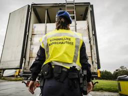 Controle van de Koninklijke Marechaussee bij de Duitse grens. (Foto: ANP).