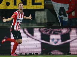 Luuk de Jong scoort in tweede minuut en viert zijn vroege treffer (Foto: VI-Images)