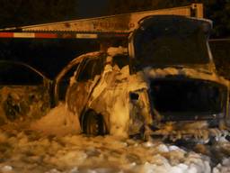 De brandweer bluste het vuur met schuim. (Foto: : Perry Roovers/SQ Vision).