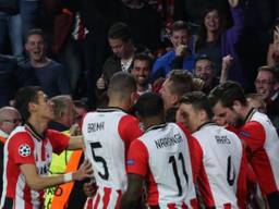 PSV'ers vieren doelpunt (foto: Martijn de Bie)