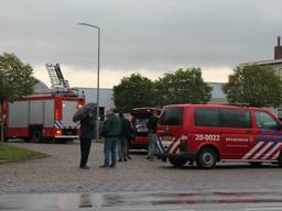 De hulpdiensten rukten met diverse voertuigen uit. (foto: GinoPress).