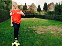 Voetbalster Manou showt haar skills