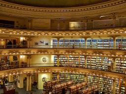 Dit is de inspiratie: El Ateneo Grand Splendid in Buenos Aires. (Foto: David Longhorn/Flickr)