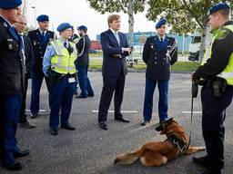 Koning Willem-Alexander op bezoek bij grensovergang Hazeldonk. (foto: Koninklijke Marechaussee).