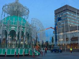 Italiaans bedrijf De Cagna bouwt lichtkunstwerk op Stadhuisplein Eindhoven