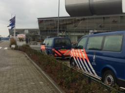 Marechaussee bewaakt Eindhoven Airport. (Foto: Hans van Hamersveld)